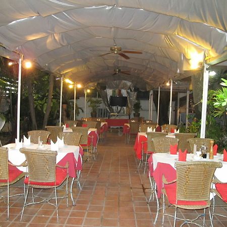 Valentino Restaurant & Guesthouse Pattaya Extérieur photo